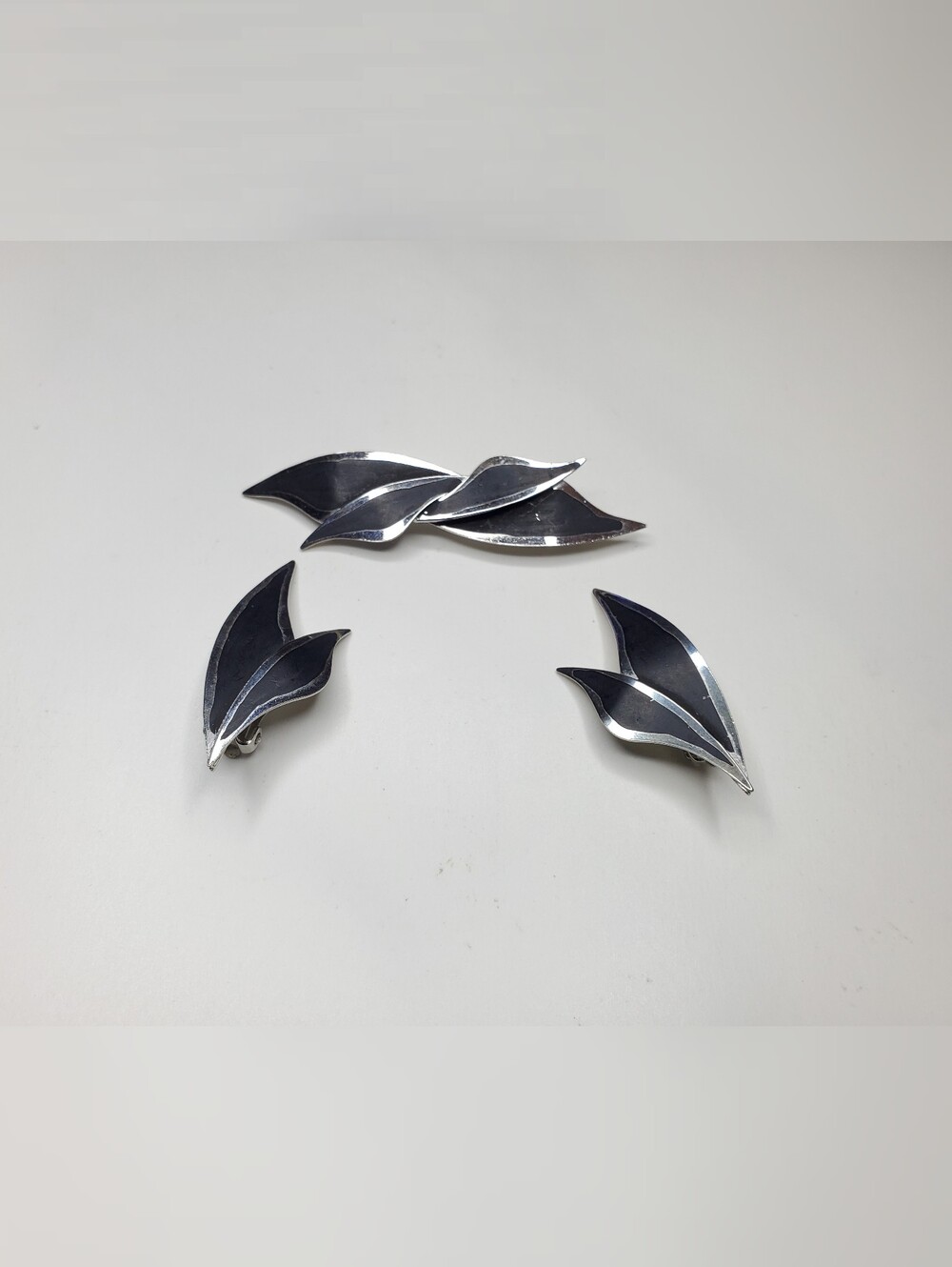 Vtg. 1960s Unsigned Pieces Brooch & Clip-on Earrings Set
